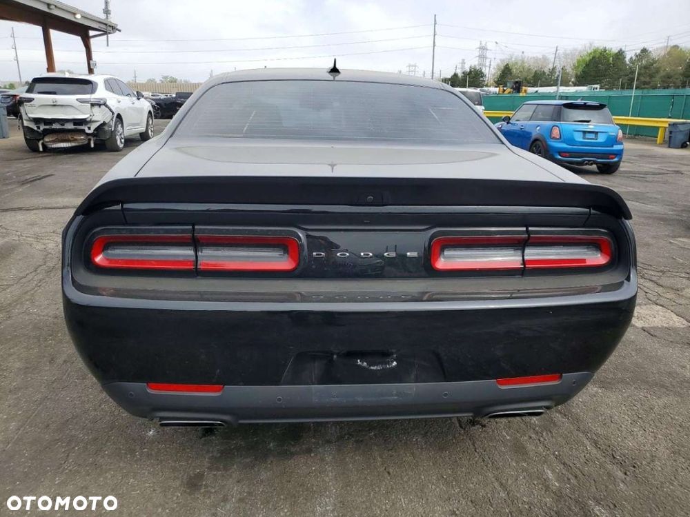 Dodge Challenger - 6