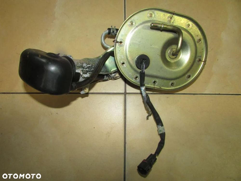 Triumph Bonneville SE pompa paliwa - 2