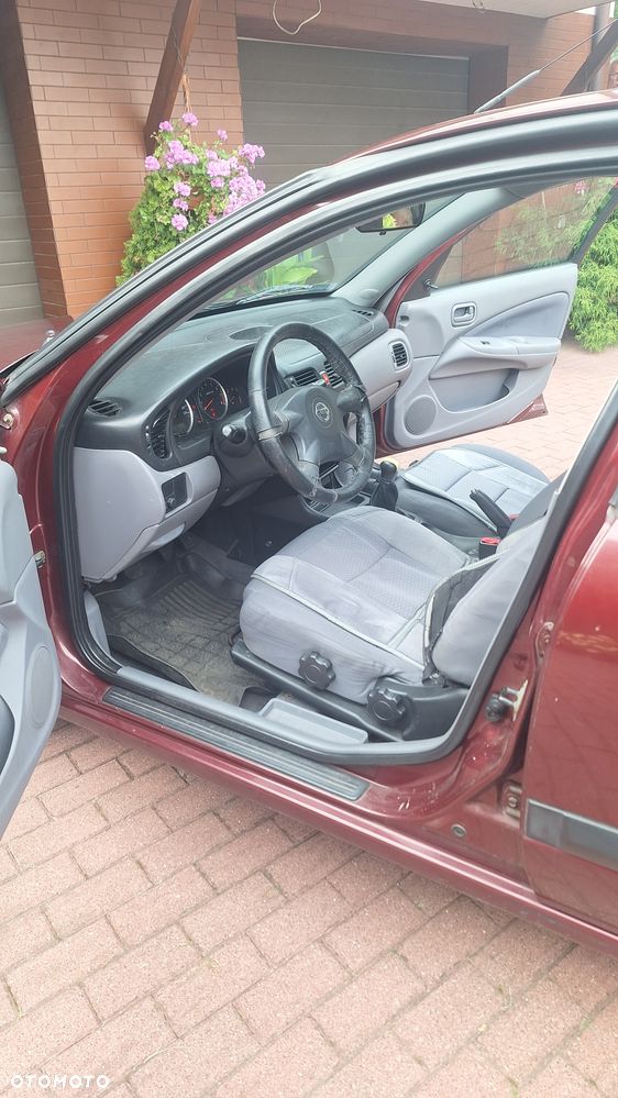 Nissan Almera - 7