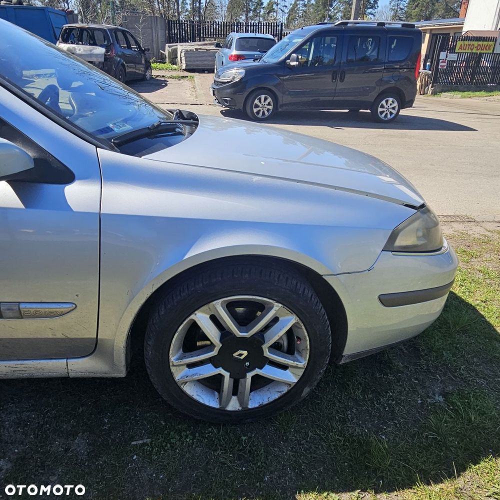 Błotnik / Błotniki / prawy przód / RENAULT LAGUNA lak: TED69