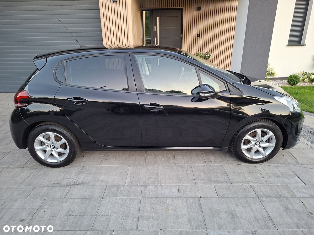 Peugeot 208 - 5
