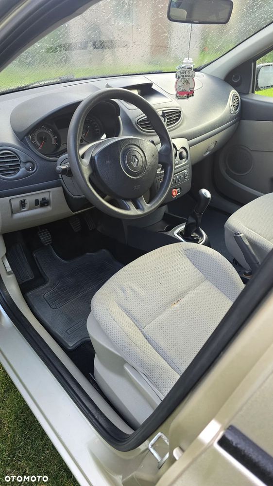 Renault Clio - 8