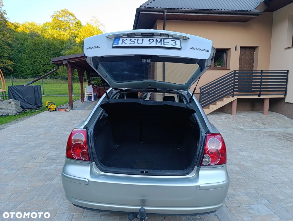 Toyota Avensis 2006 photo 2