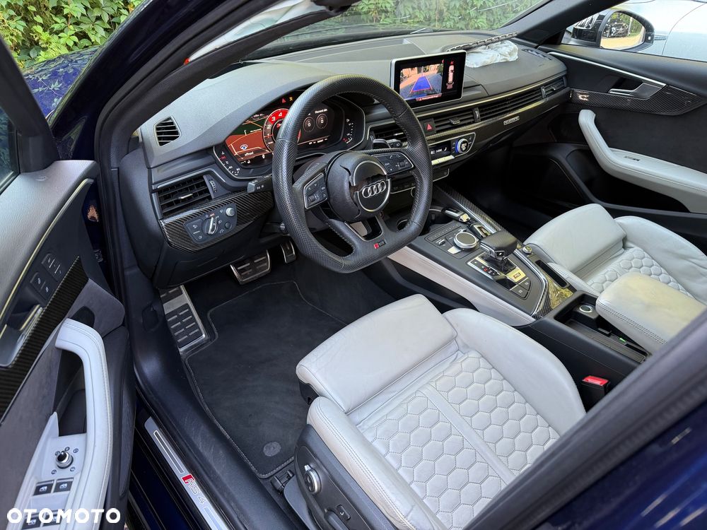 Audi RS4 Avant - 4