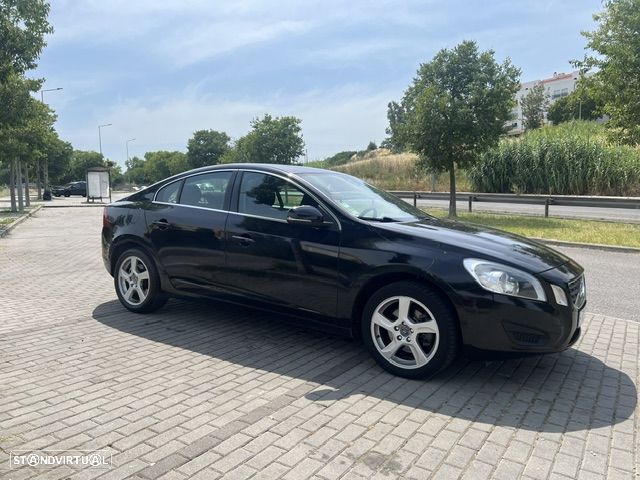 Volvo S60 2.0 D3 Momentum - 4