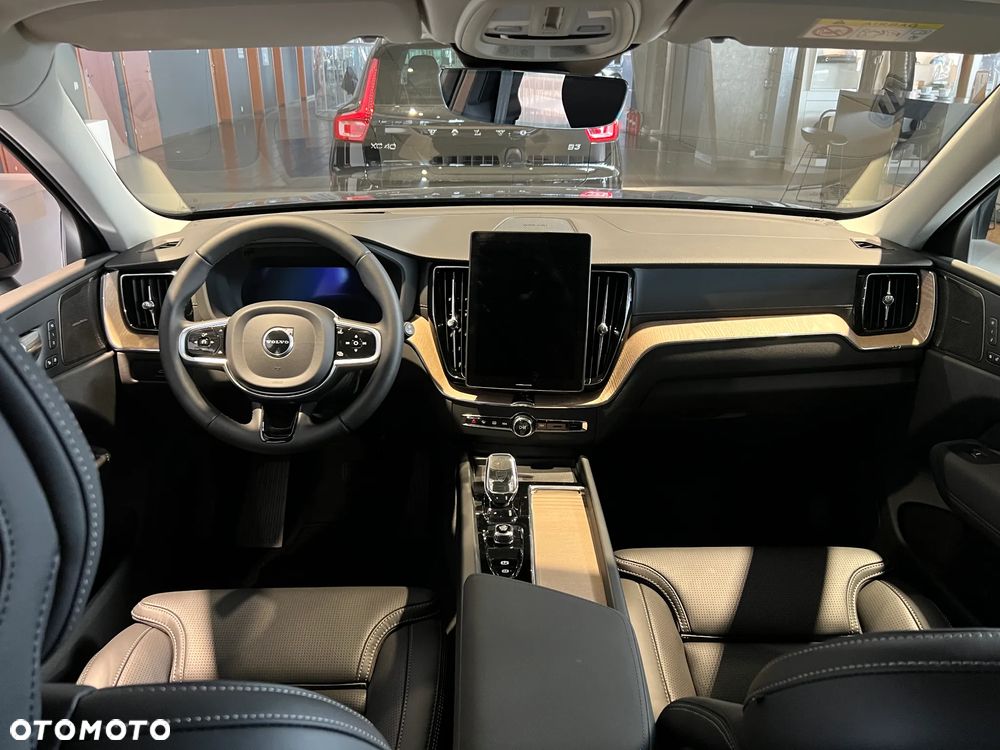 Volvo XC 60 T6 Plug-In Hybrid AWD Ultra Dark - 7