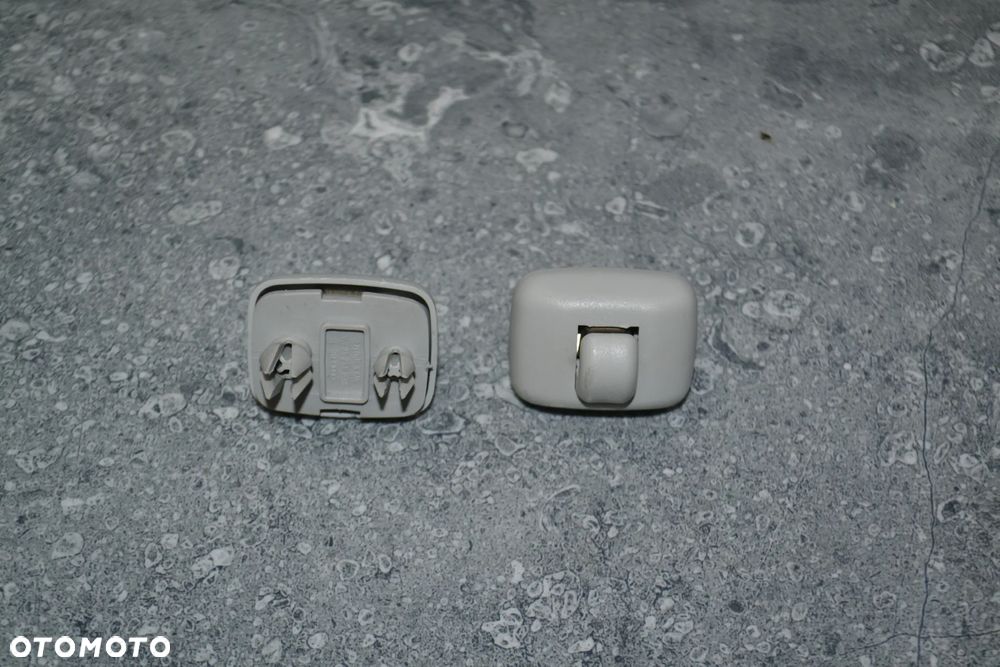 AUDI A3 8P A4 B7 B8 B9 A5 Q2 Q3 Q5 TT UCHWYT DASZKA ORYGINAŁ 8E0857562A - 1