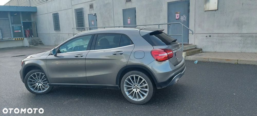 Mercedes-Benz GLA 250 4Matic 7G-DCT UrbanStyle Edition - 6