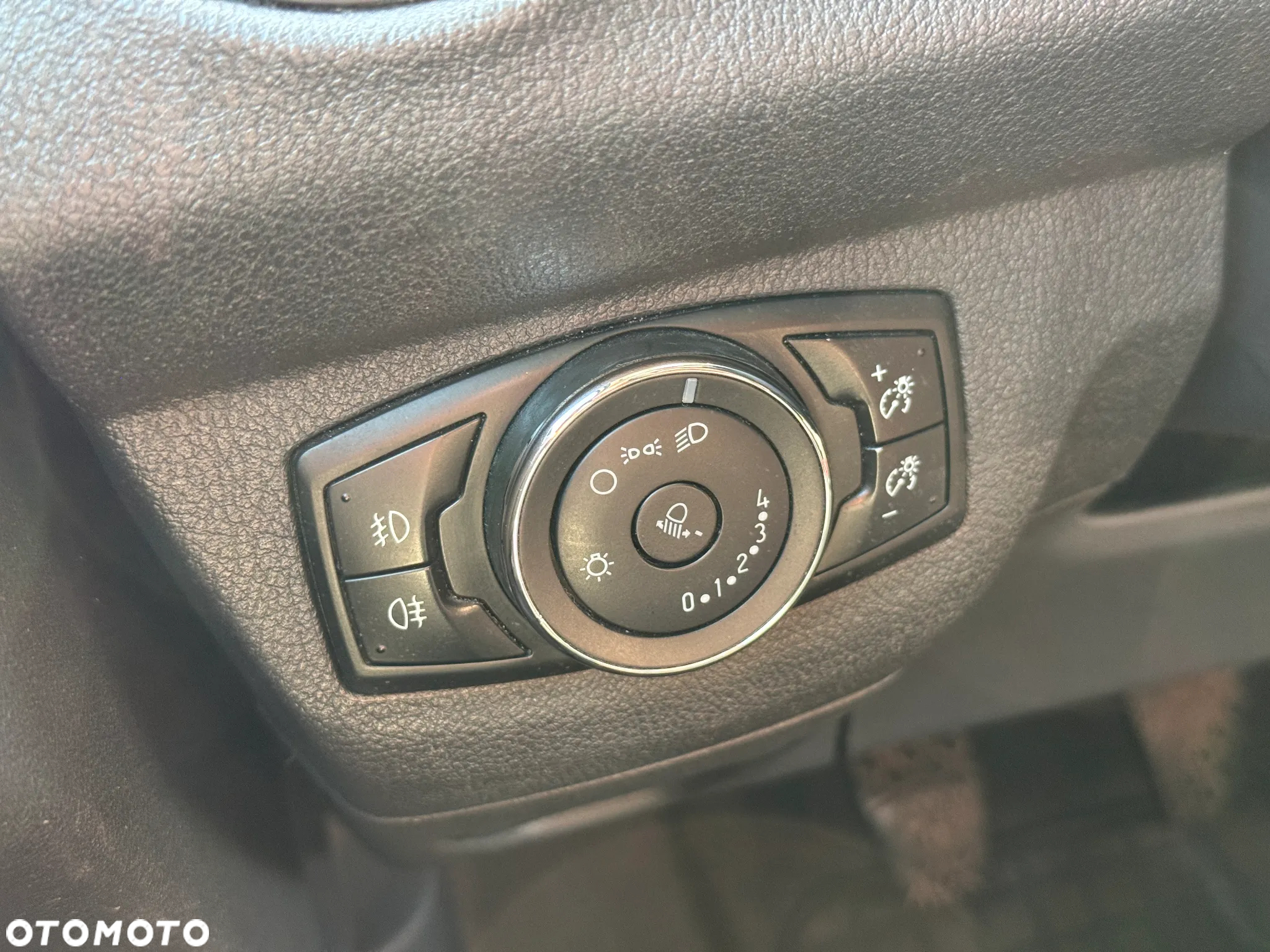 Ford Transit Courier - 21