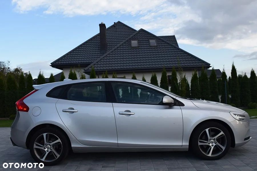 Volvo V40 D3 Momentum - 25