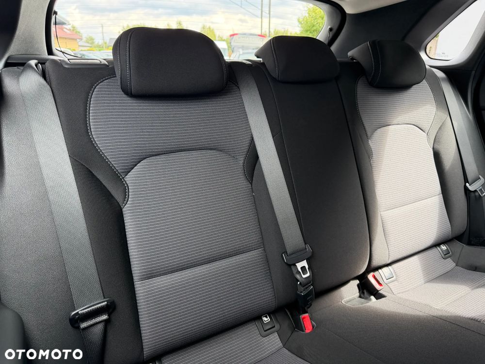 Hyundai i30 1.5 DPI Classic + - 23