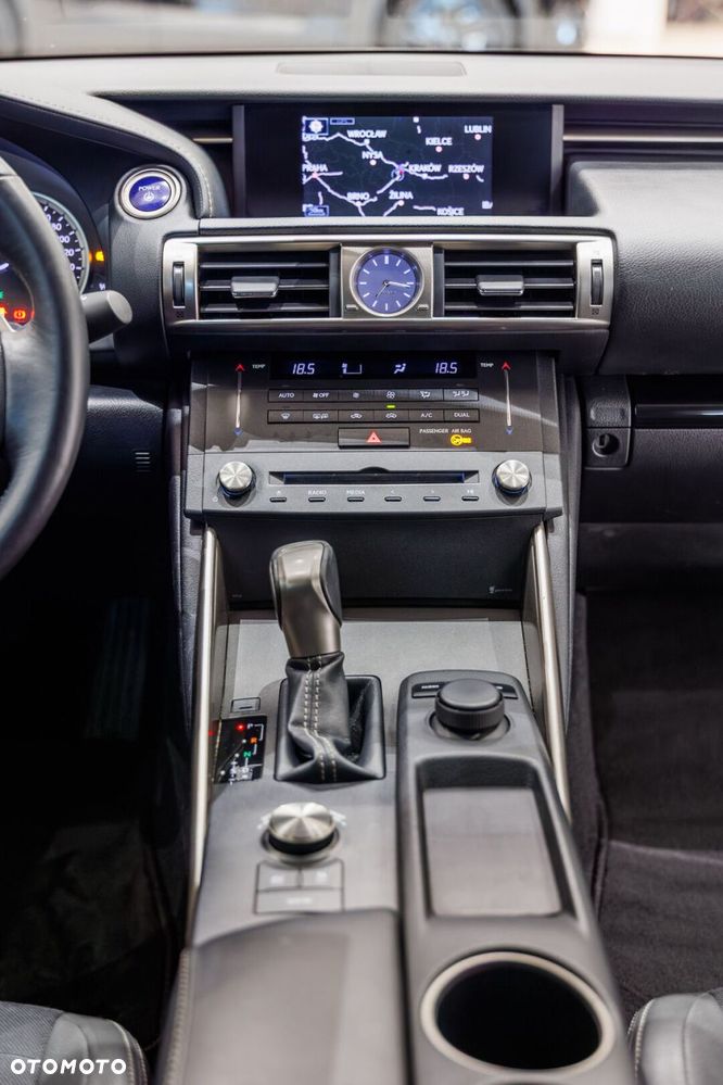 Lexus IS - 28