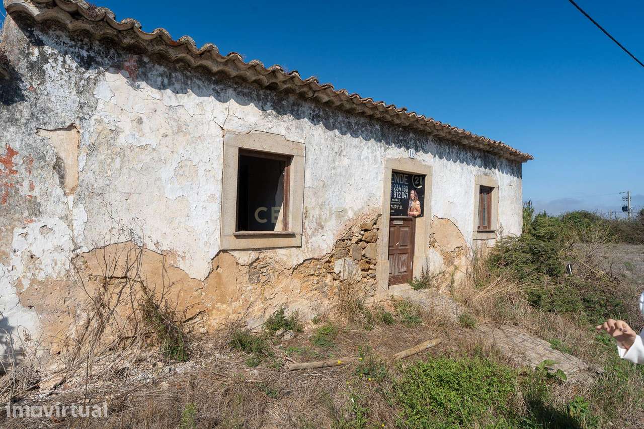 ** OPORTUNIDADE DE INVESTIMENTO: MORADIA T2 EM RUÍNA COM TERRENO ** - Grande imagem: 5/11