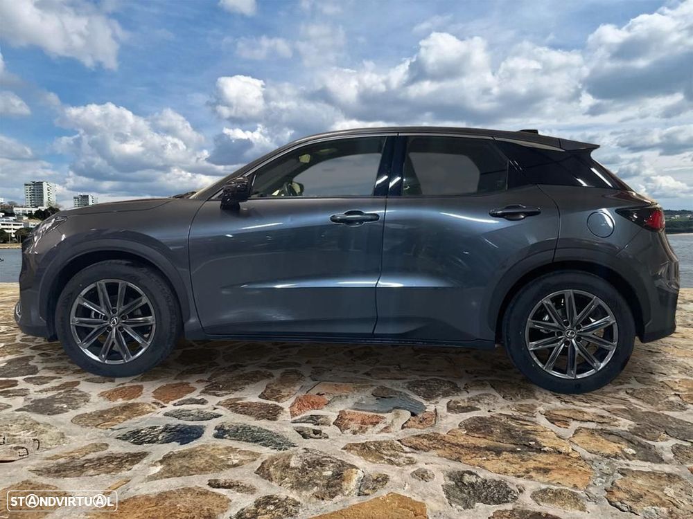 Lexus LBX Elegant - 3