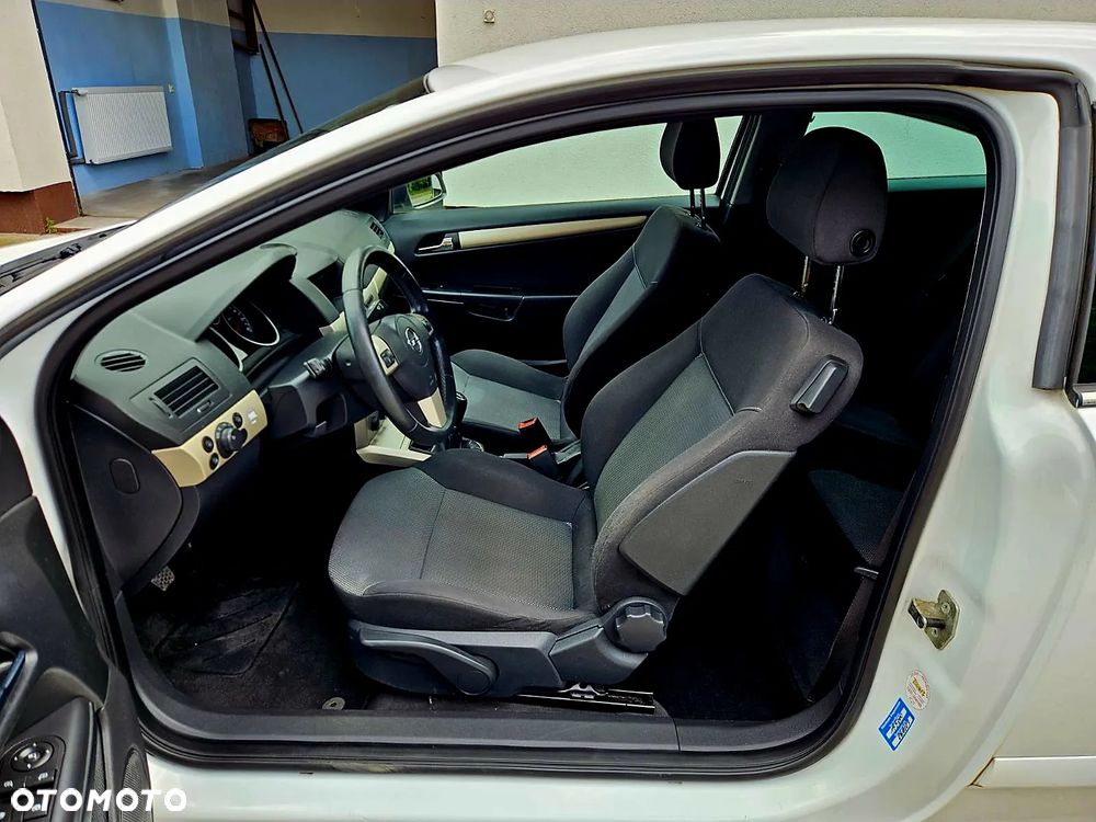 Opel Astra GTC 1.6 Innovation - 8