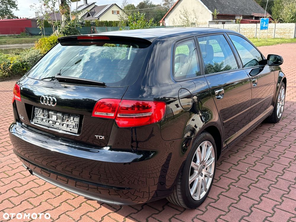 Audi A3 Sportback 1.6 TDI DPF Ambiente - 28