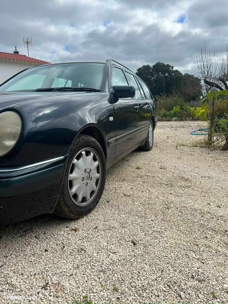 Mercedes-Benz E 300 TD Classic - 4