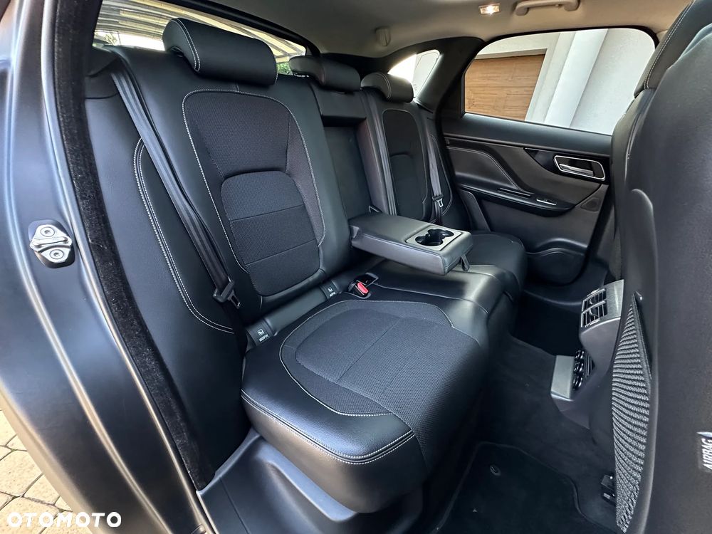 Jaguar F-Pace 20d R-Sport - 25