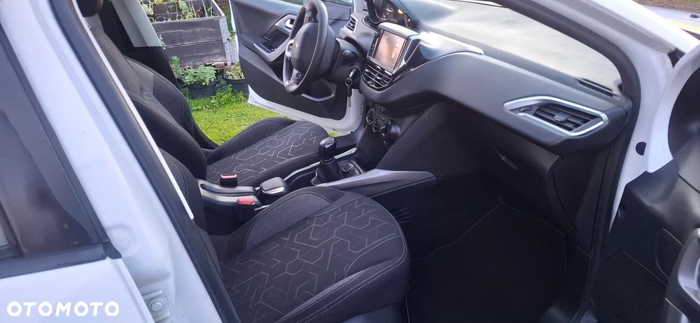 Peugeot 2008 1.2 Pure Tech Style EU6 - 9