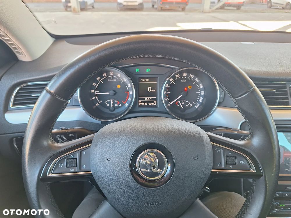 Skoda Superb 2.0 TDI Comfort - 22