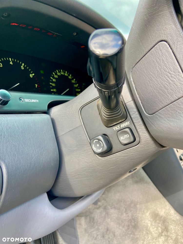 Lexus LS - 33
