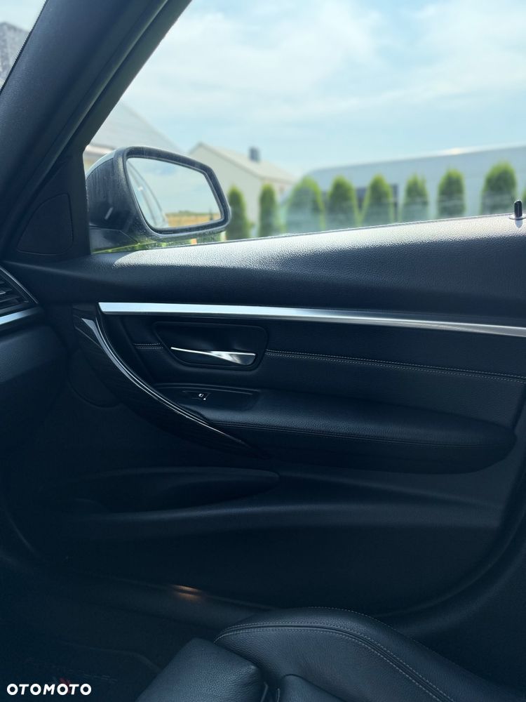 BMW Seria 3 328i Luxury Line - 9