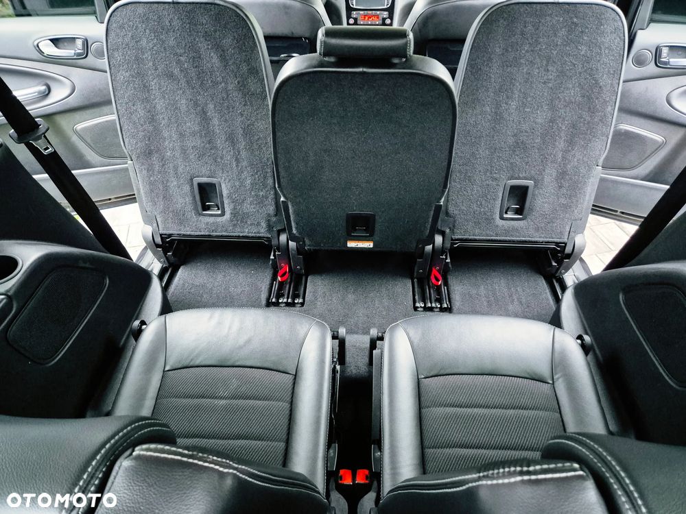 Ford Galaxy 2013 photo 4