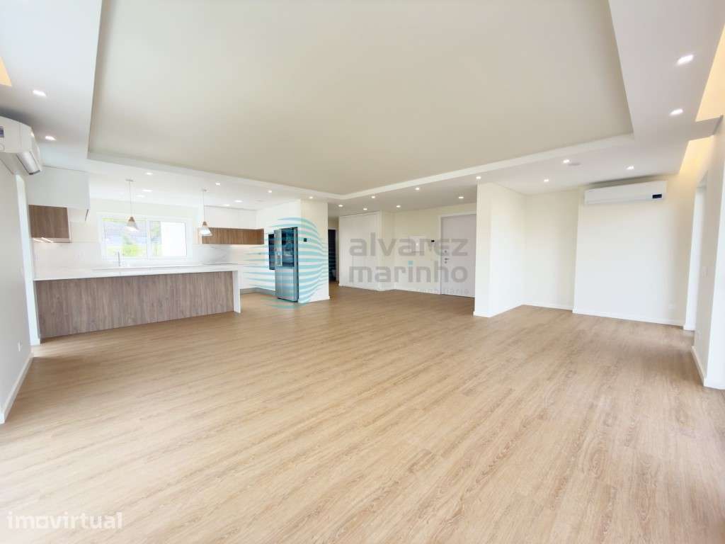 Penthouse T4, com 2 terraços, 2 varandas, 5 lugares de estacionamento - Grande imagem: 3/41
