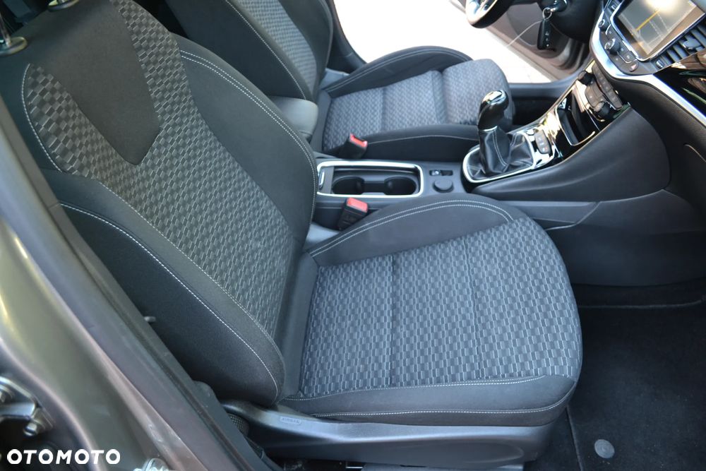 Opel Astra 1.4 T Dynamic S&S - 35