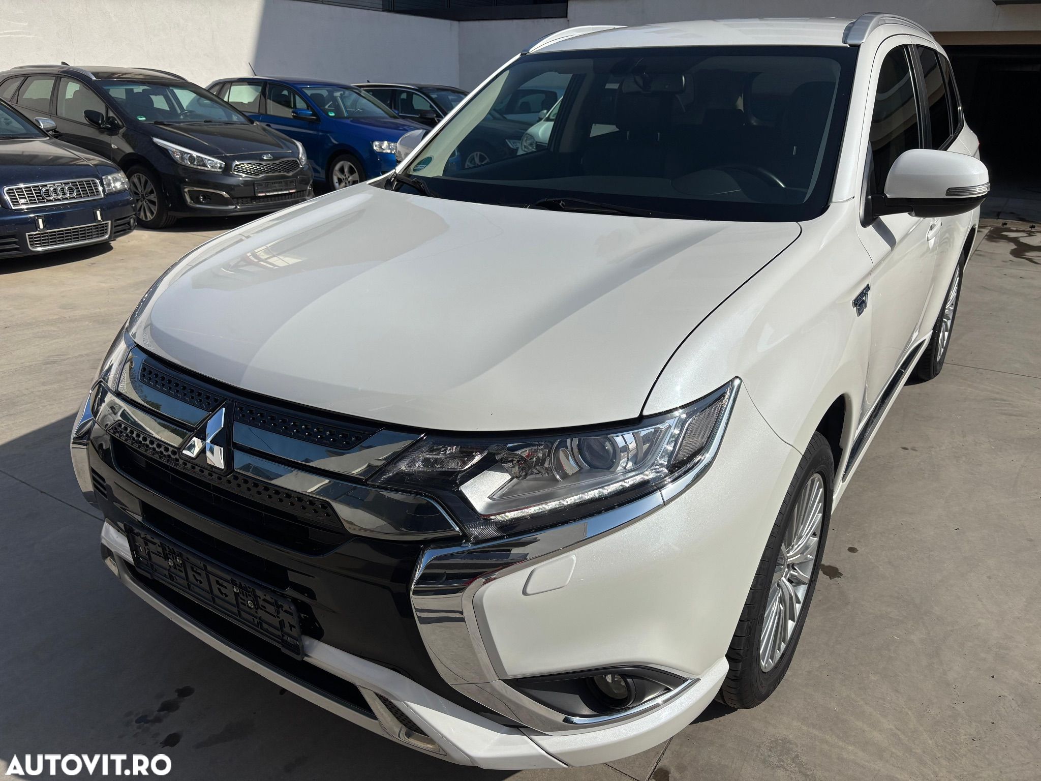 Mitsubishi Outlander 2.4 4WD Plug-In Hybrid Diamant+ - 1