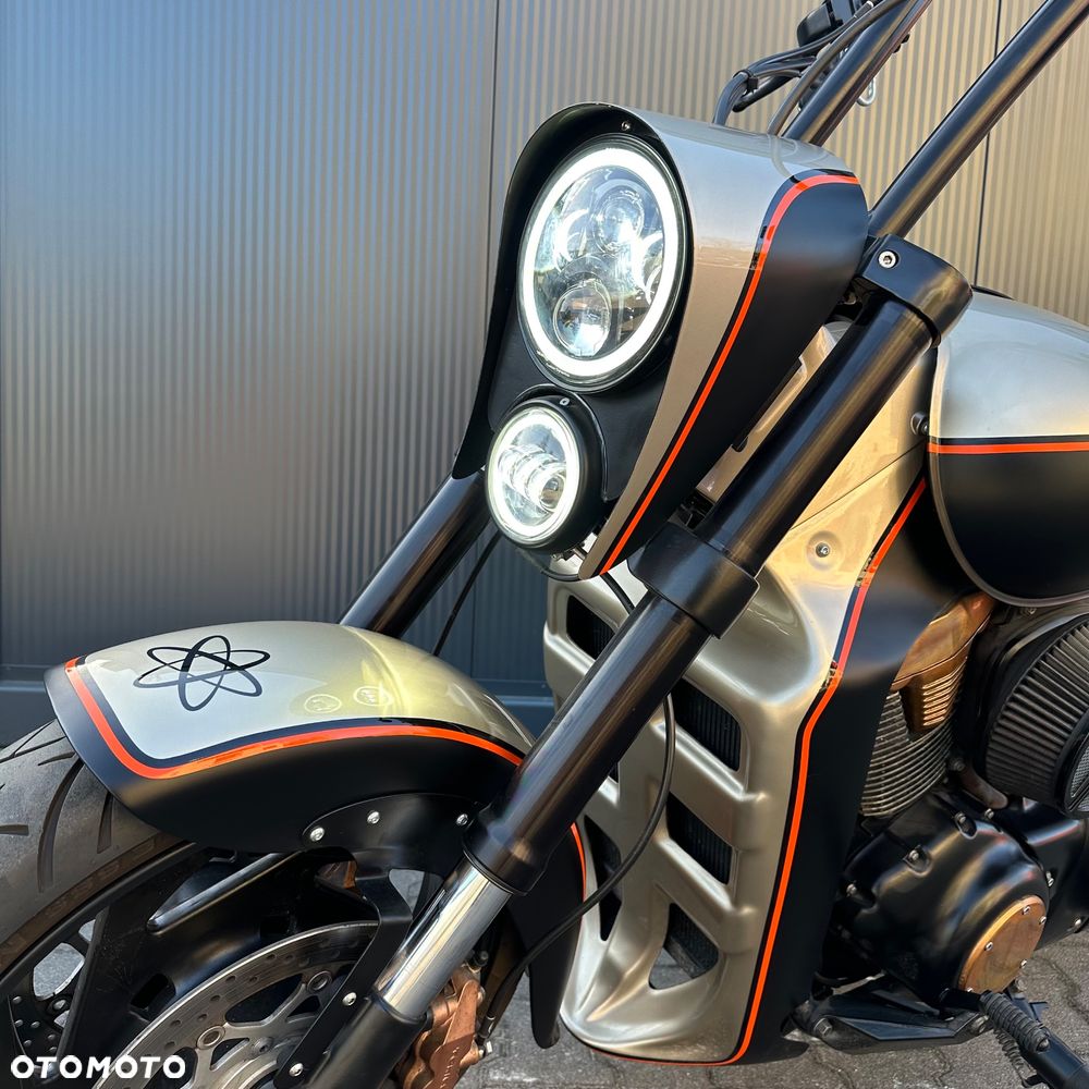 Suzuki Intruder - 15