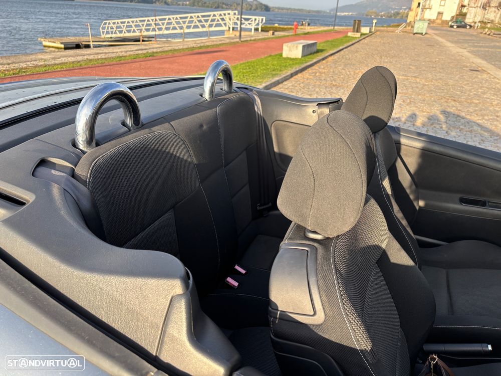 Peugeot 207 CC 1.6 HDi FAP - 12