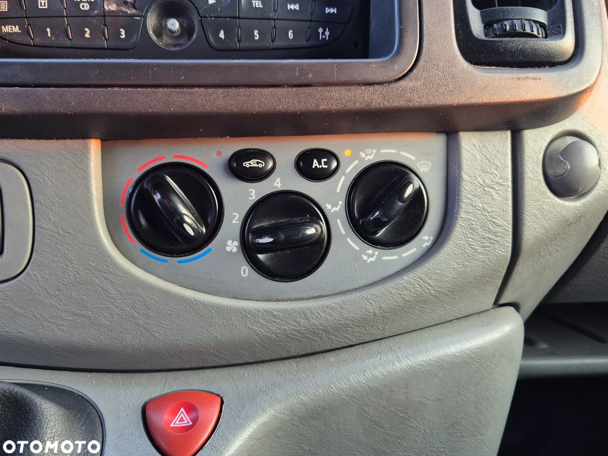 Renault TRAFIC - 13