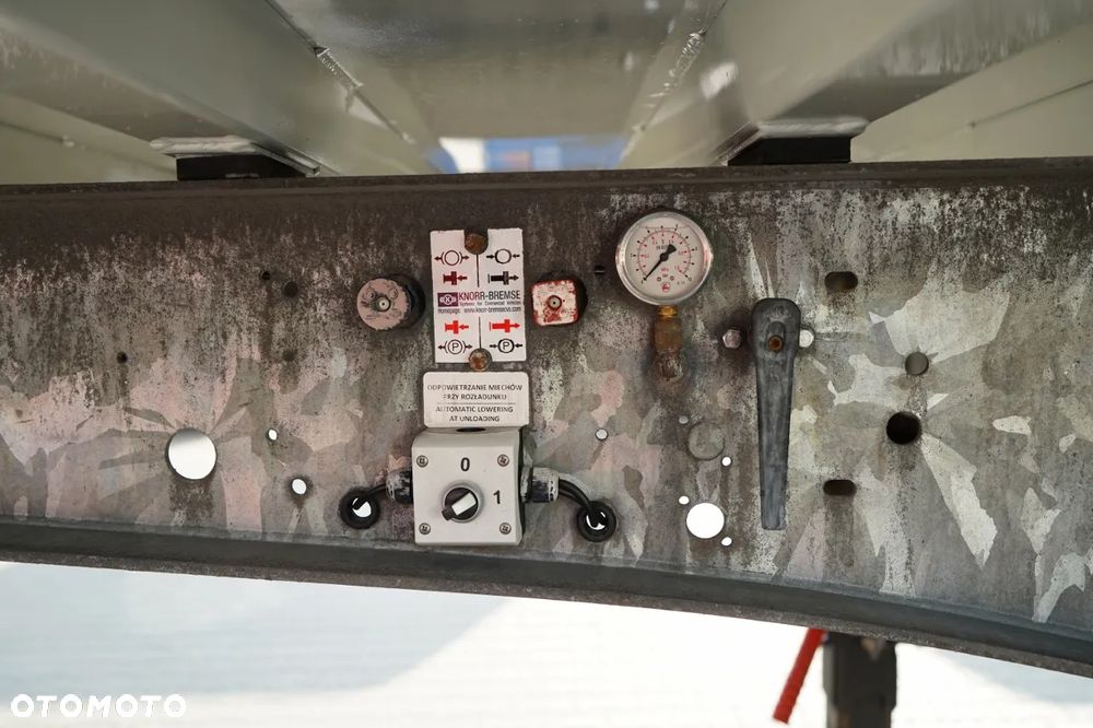 Zaslaw WYWROTKA ALUMINIOWA / 43 m3 /  OŚ PODNOSZONA / OSIE SAF - 20