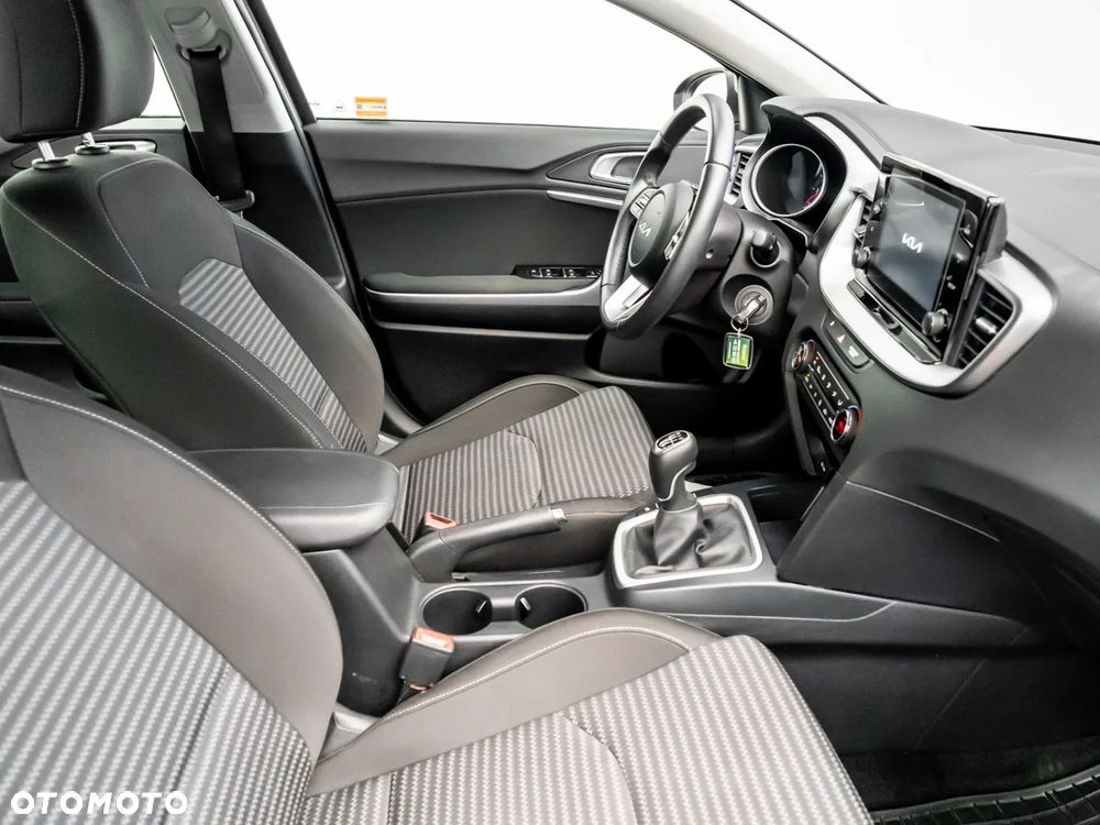Kia Ceed 1.5 T-GDI M - 11