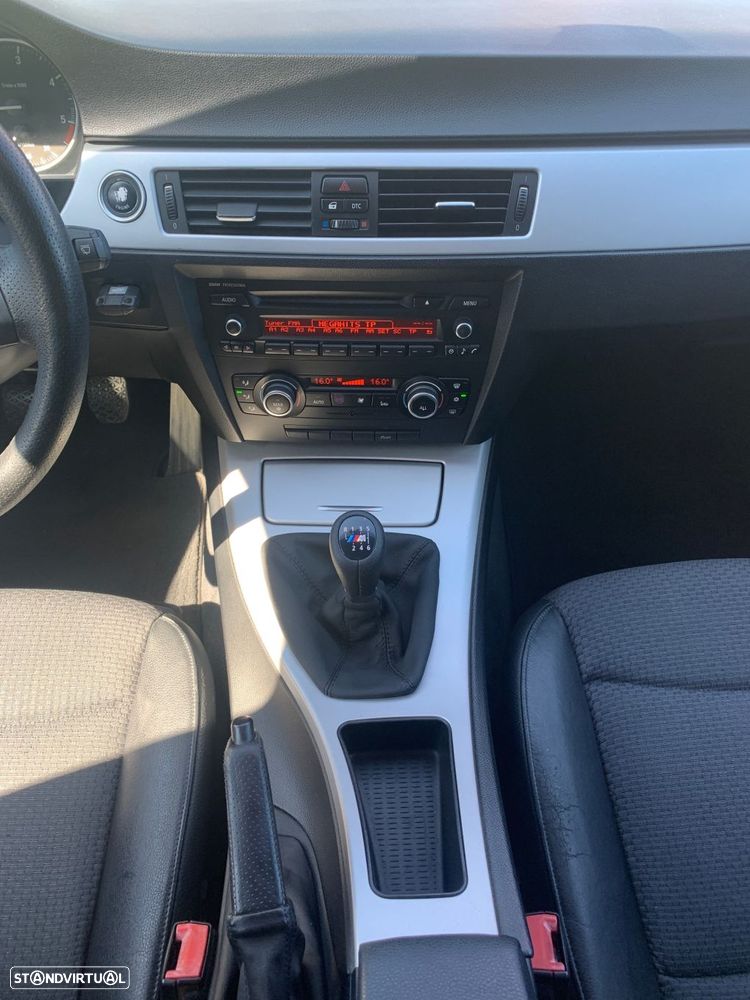 BMW 318 d Pack M - 25