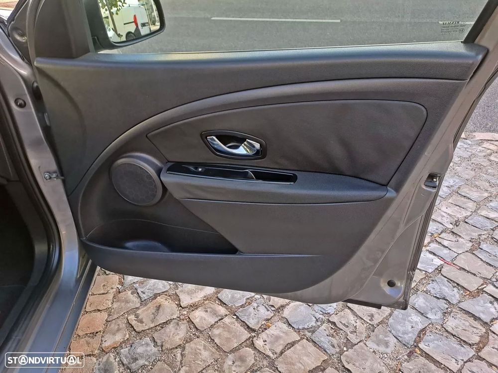 Renault Mégane Sport Tourer 1.5 dCi Comfort SS - 19