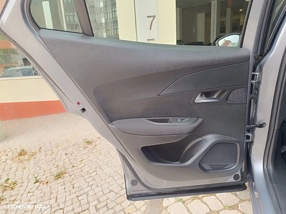 Peugeot 2008 1.2 PureTech Active — fotografia 18