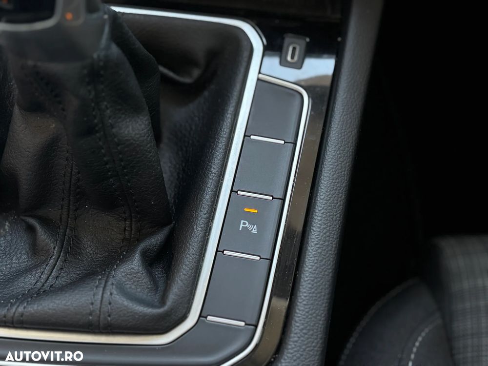 Volkswagen Passat 2.0 TDI Comfortline - 31