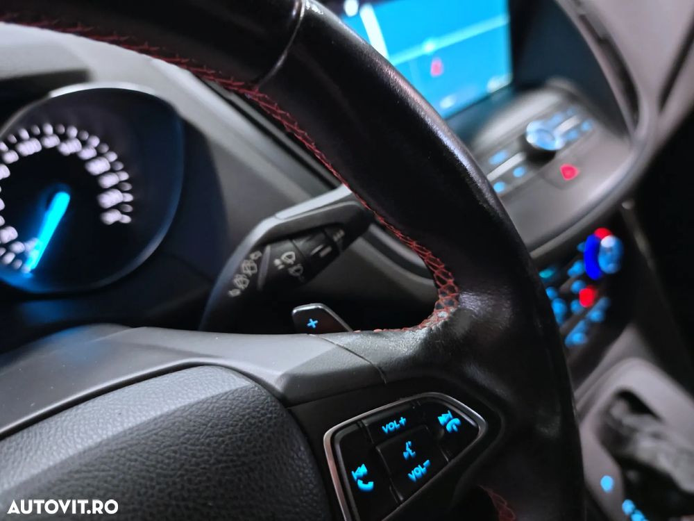 Ford Kuga 1.5 TDCi 2x4 Aut. ST-Line - 16