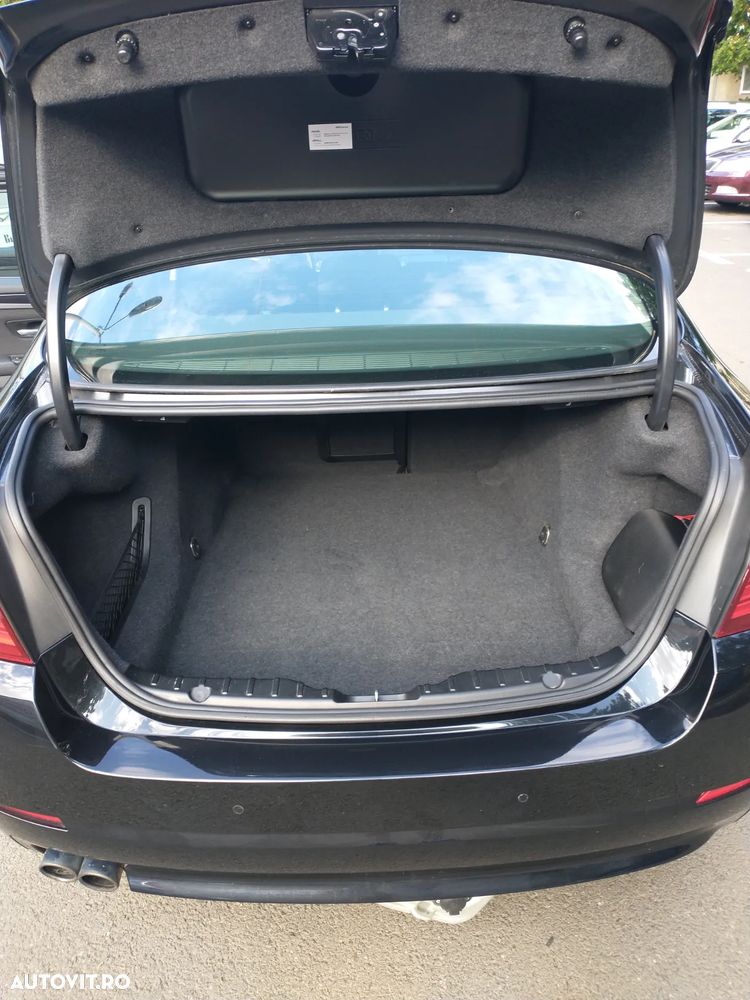 BMW Seria 5 520d - 29