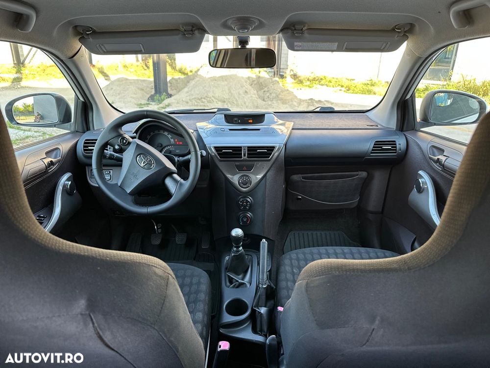Toyota iQ - 2