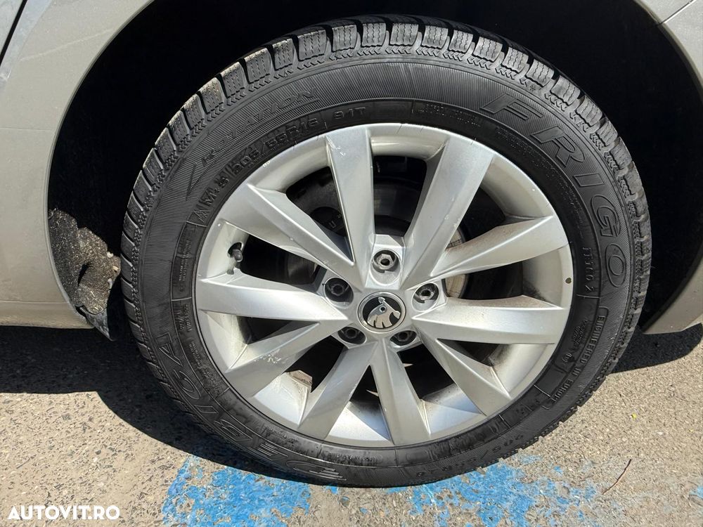 Skoda Octavia 1.6 TDI DSG Style - 32