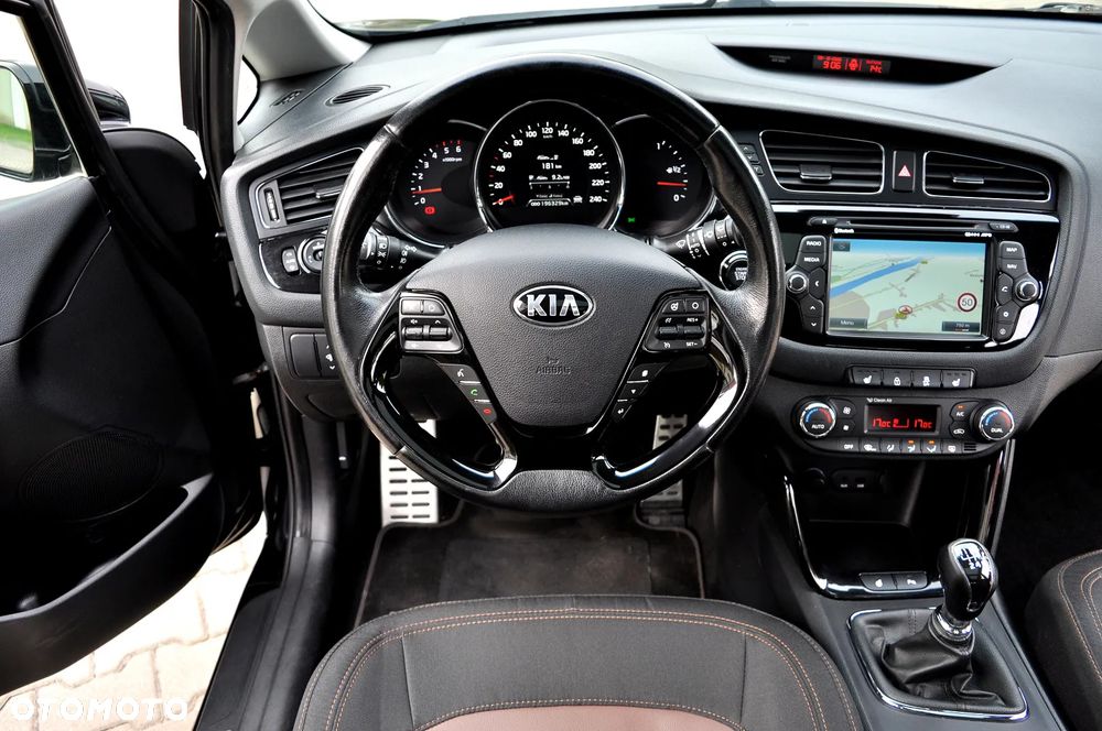 Kia Ceed 1.6 CRDi 128 Platinum Edition - 28