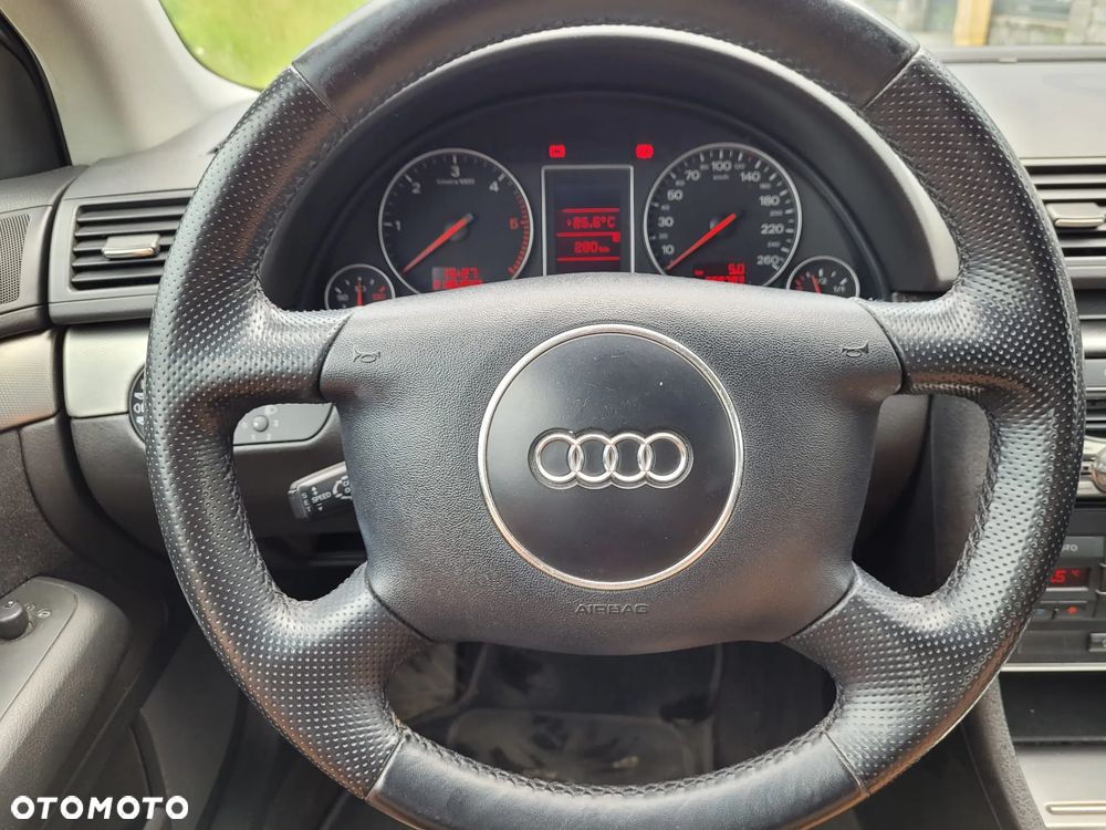 Audi A4 Limousine - 5