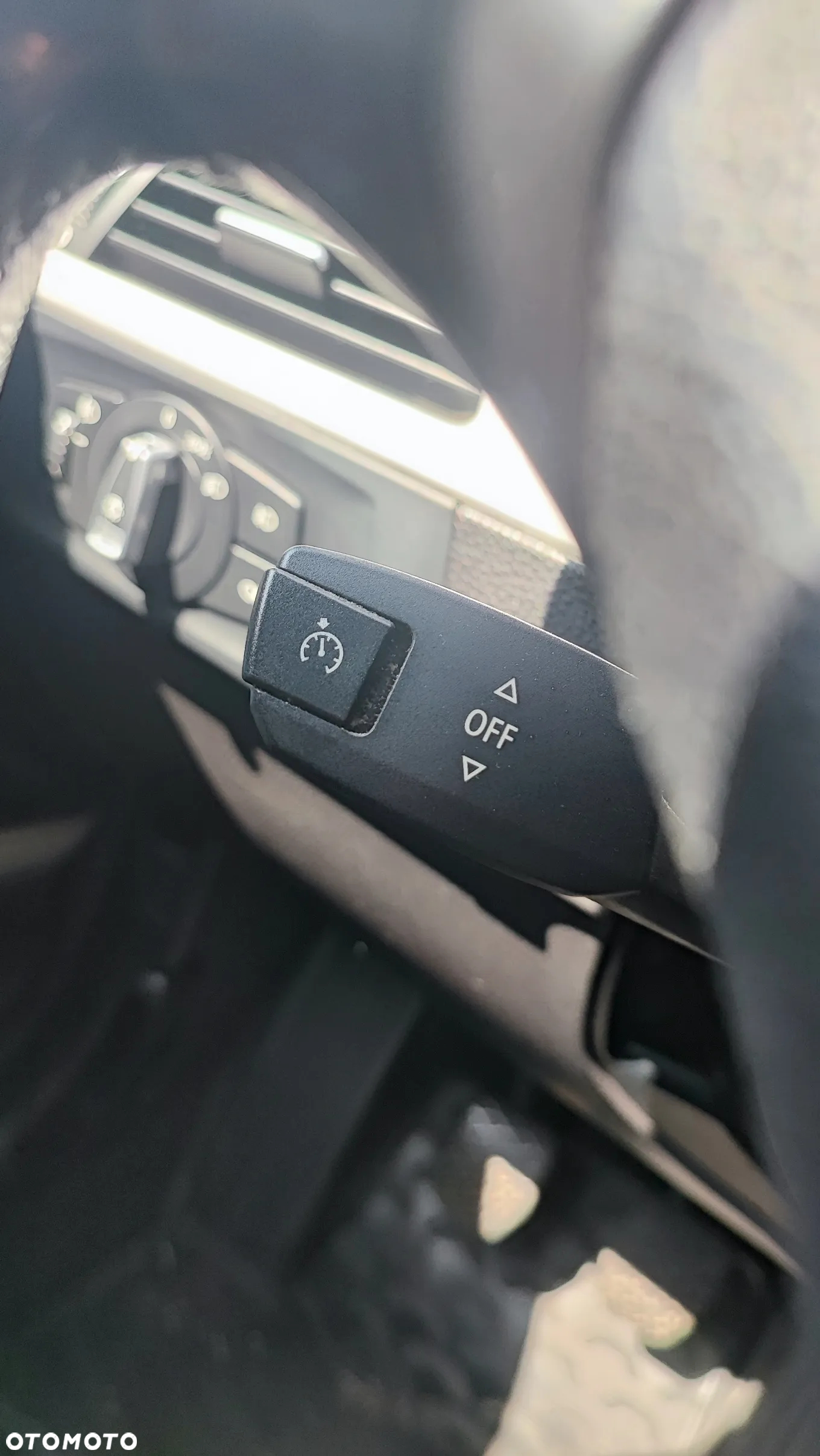 BMW Seria 3 318i Touring - 26