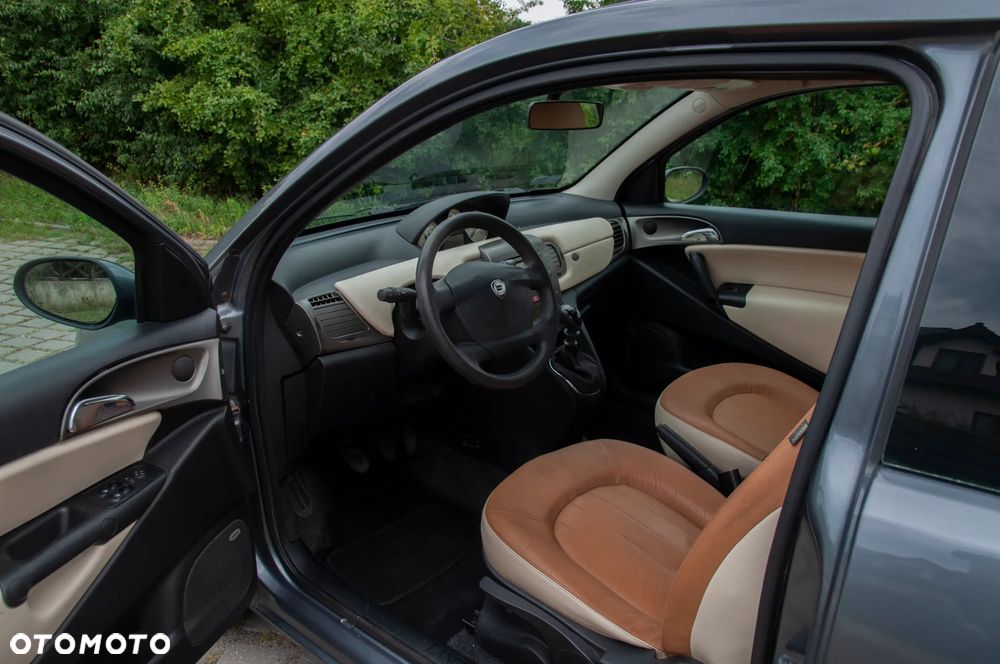 Lancia Ypsilon 1.2 16v Class - 13