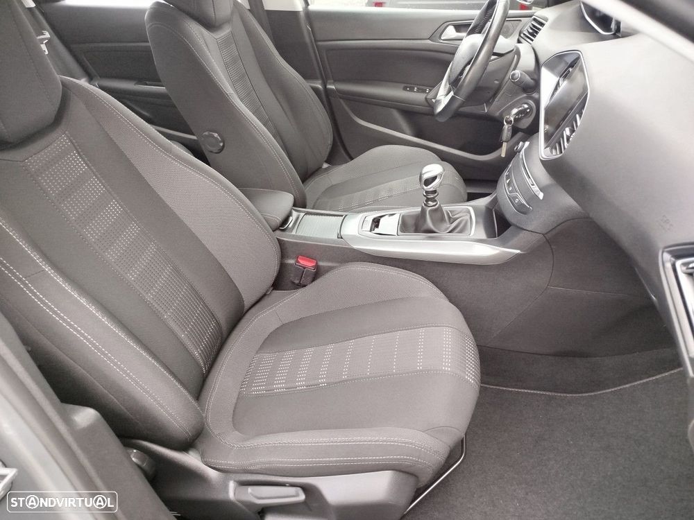 Peugeot 308 SW 1.2 PureTech Allure J17 - 24