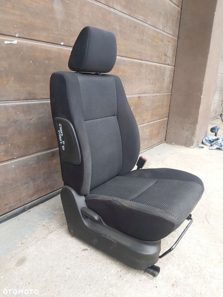 Suzuki Grand Vitara II JT Fotel prawy przód air bag 5D - 2