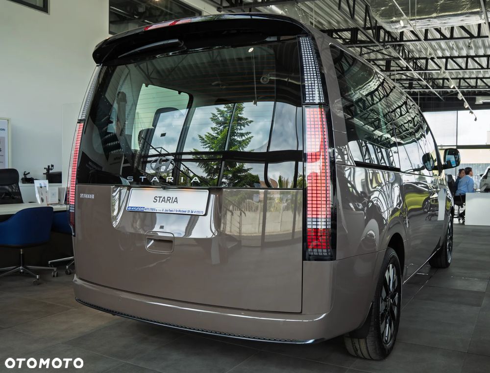 Hyundai Staria 1.6 T-GDI HEV Luxury - 7